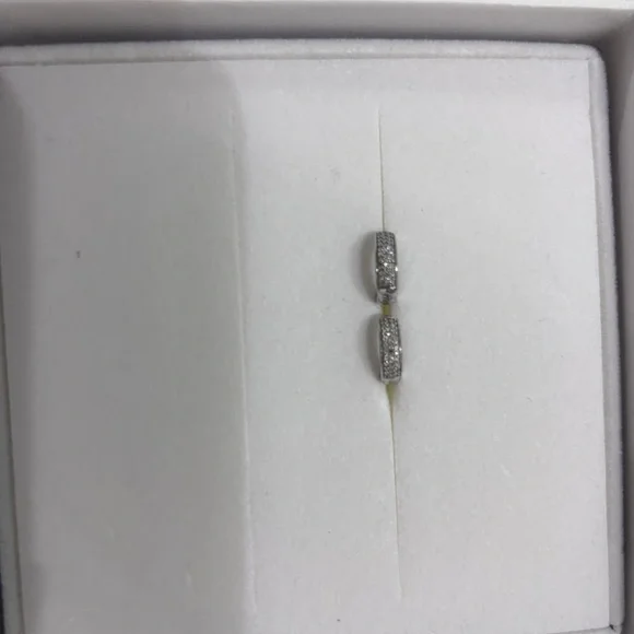 💎Mejuri Bold pavé Diamond Huggie Hoop Earrings 14k white gold - Picture 6 of 8